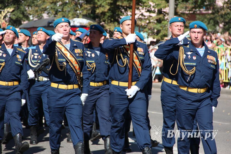Военный парад в Великих Луках, часть II (ФОТО)
