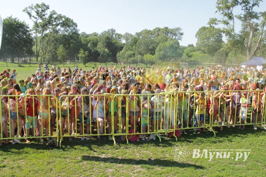 Яркие эмоции «ColorFest» в Великих Луках (ФОТО)