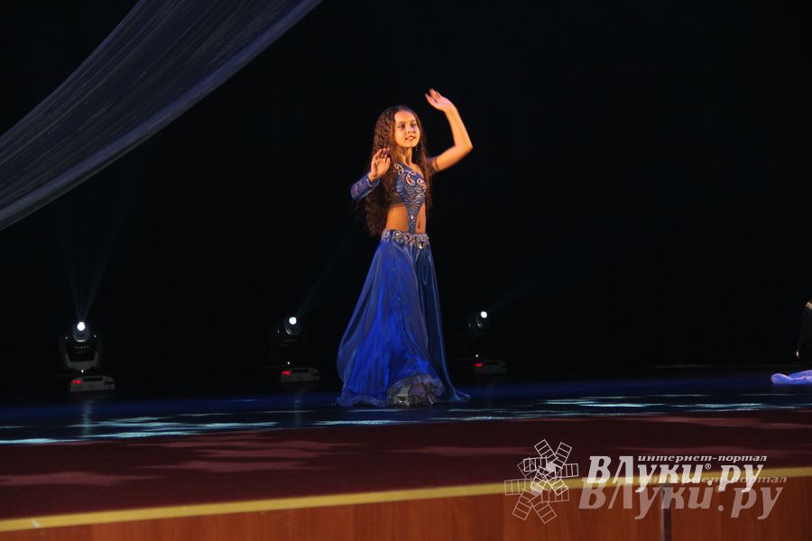 В ДК ЛК прошел музыкально-танцевальный спектакль «Босиком по млечному пути» (фото)
