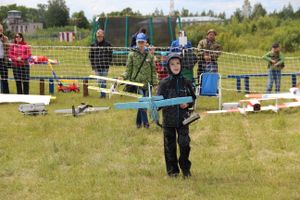 В Великих Луках проходит 7-й Фестиваль авиамодельного спорта (ФОТО)