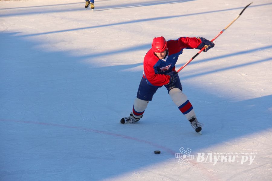 Великолукский хоккей: много забитых шайб, немного потасовок и разбитых лиц (фото)