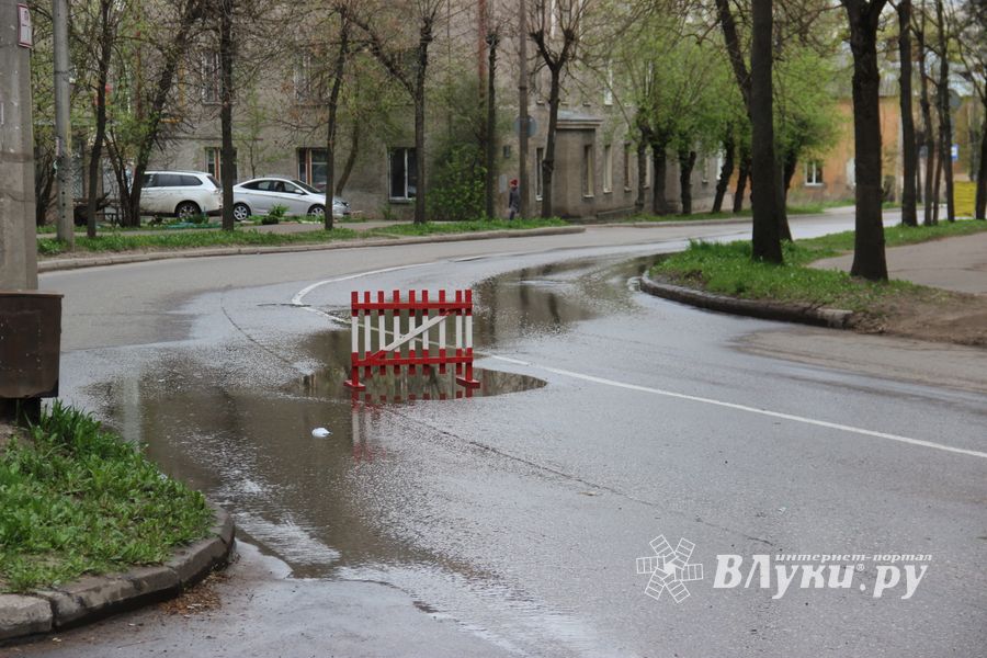 На улице Ставского временно затруднено движение (ФОТО)