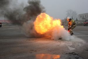 Великолукские пожарные вернулись с соревнований по пожарному биатлону с «бронзой» (фото)