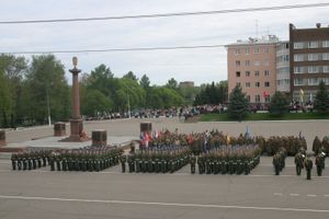 В Великих Луках прошел Военный парад
