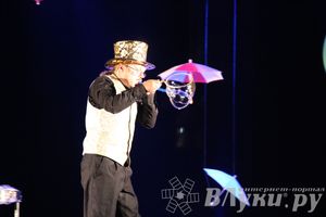 Шоу магических зонтиков и мыльных пузырей увидели юные великолучане