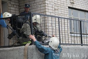 В Великих Луках прошли областные соревнования среди пожарных по спасению пострадавших