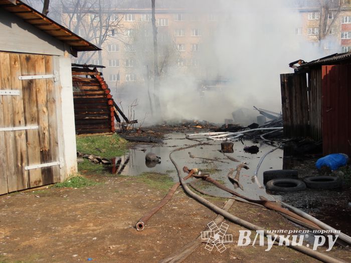 На пожаре в пр. Нелидовском ликвидировали открытое горение (ФОТО)