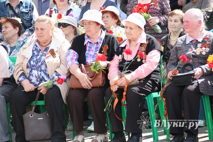 В Великих Луках прошел торжественный митинг в честь 9 мая (ФОТО)