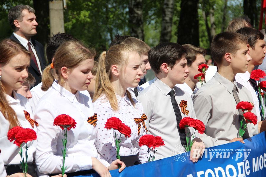 В Великих Луках прошел торжественный митинг в честь 9 мая (ФОТО)