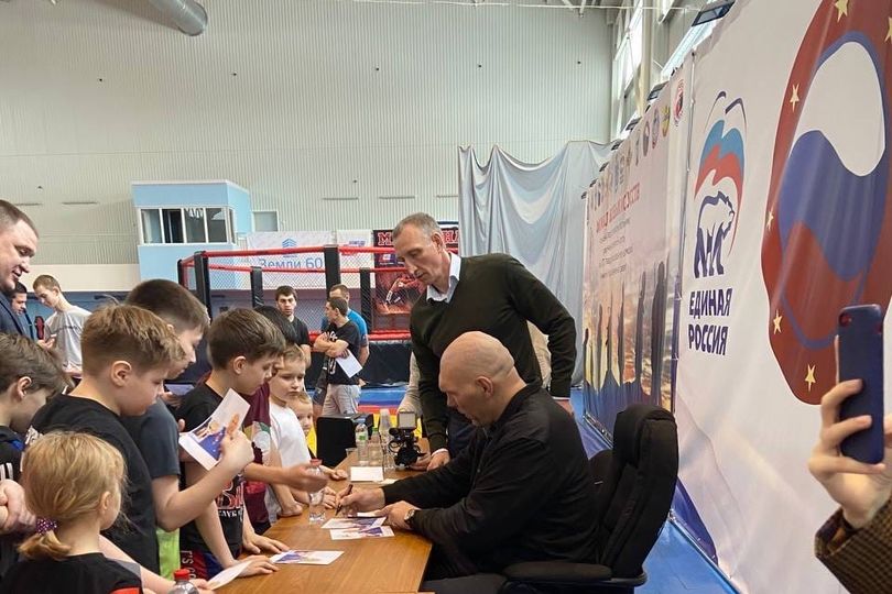 Николай Валуев посетил тренировку великолукских спортсменов (ФОТО)