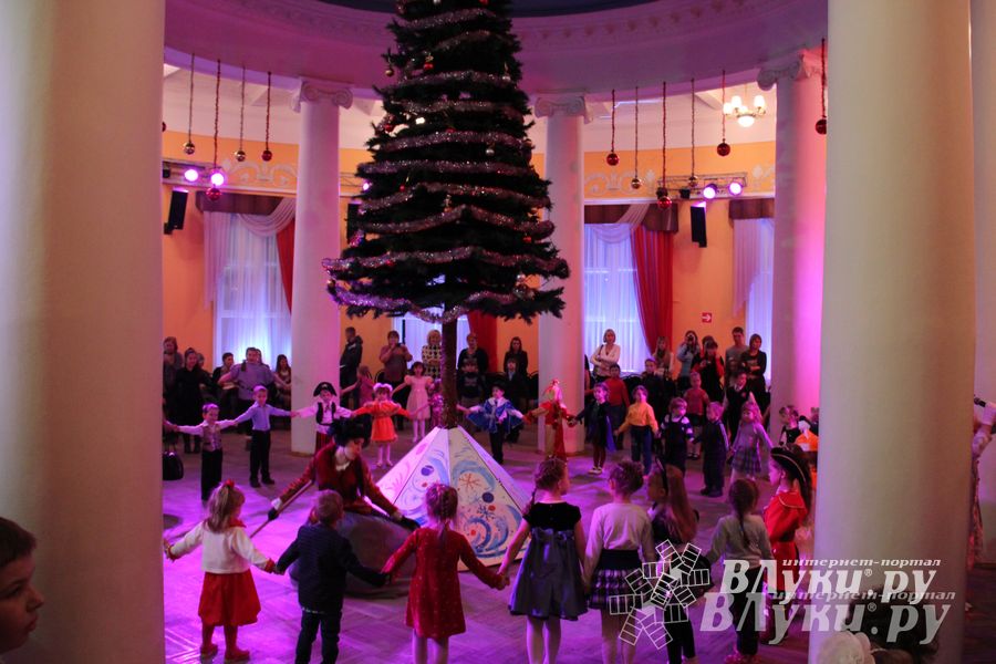 В городском ДК им. Ленина состоялась премьера музыкальной сказки «Буратино»