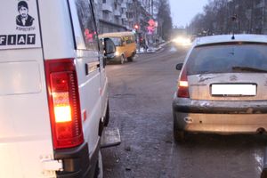 Citroen и Fiat не поделили дорогу на перекрестке в Великих Луках (фото)