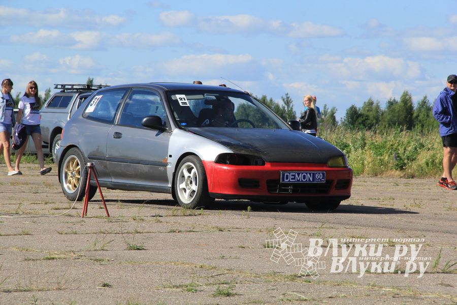 В Великих Луках прошел I этап Открытого чемпионата г. Великие Луки по Drag Racing (фото)