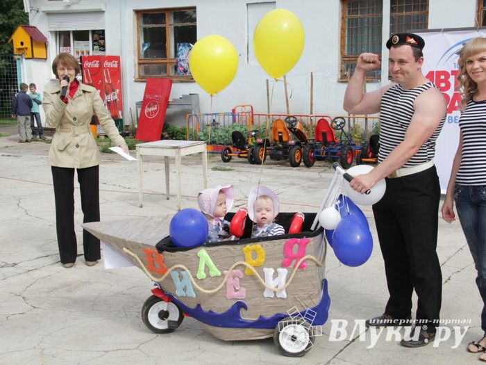 «Парад детских колясок» в День семьи, любви и верности (ФОТО)