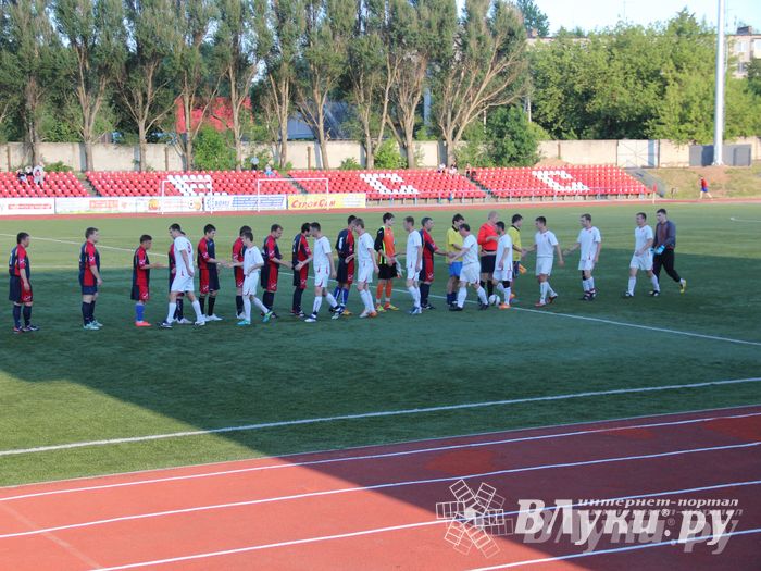 В Великих Луках команда «КПРФ» обыграла команду «Спартака» (фото)