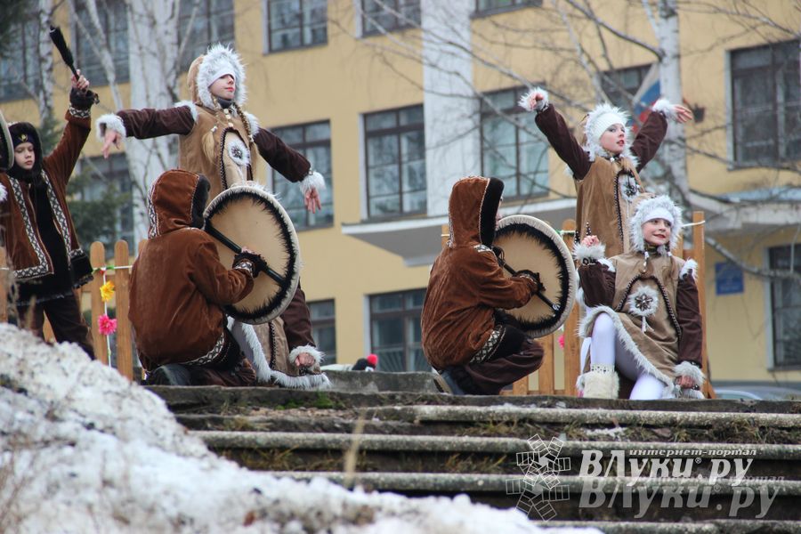 В Великих Луках состоялись проводы Широкой Масленицы — 2015 (фото)