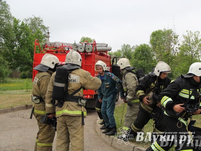 В Великих Луках прошли областные соревнования среди пожарных по спасению пострадавших