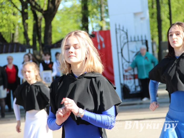 Юные великолучане почтили память бойцов Великой войны (ФОТО)