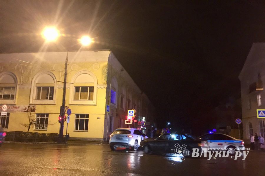 В Великих Луках произошло ДТП (ФОТО)