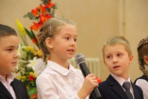 Зачем самых младших учеников 13-й школы испачкали мелом (ФОТО)