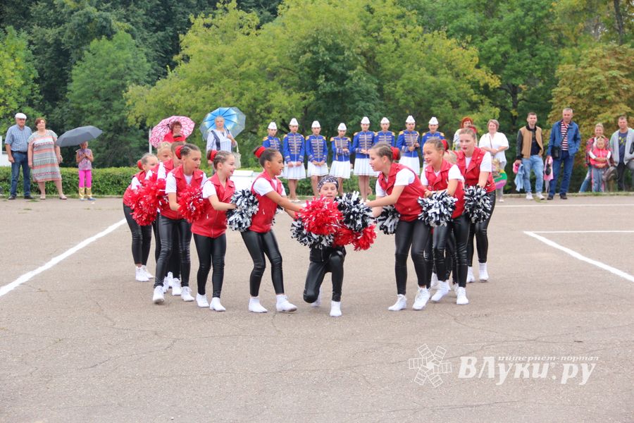 В Великих Луках проходит ​Международный фестиваль-конкурс среди мажореток и барабанщиц (ФОТО)