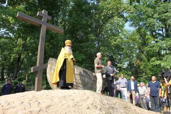 Православный крест в память о земляке-герое Первой мировой войны Владимире Котлинском установили в Пскове (фото)