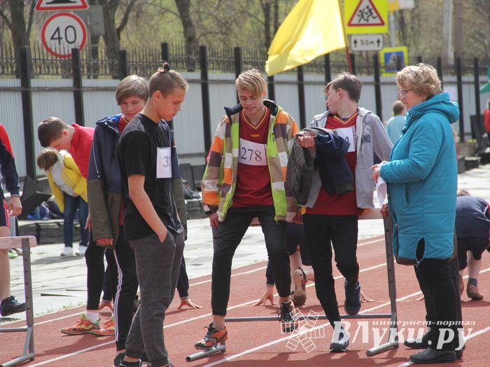 В Великих Луках проходят соревнования «Шиповка юных» (ФОТО)