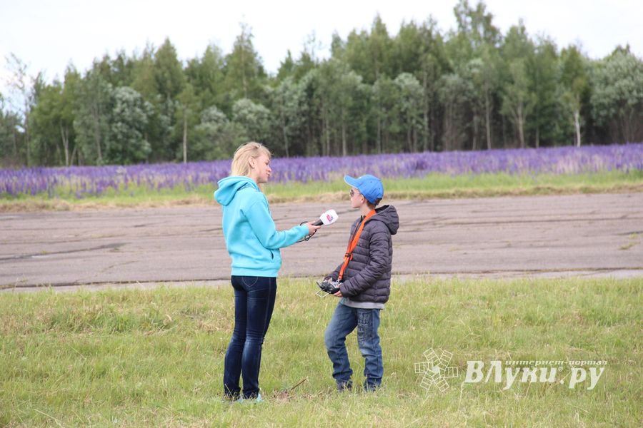 В Великих Луках проходит 7-й Фестиваль авиамодельного спорта (ФОТО)