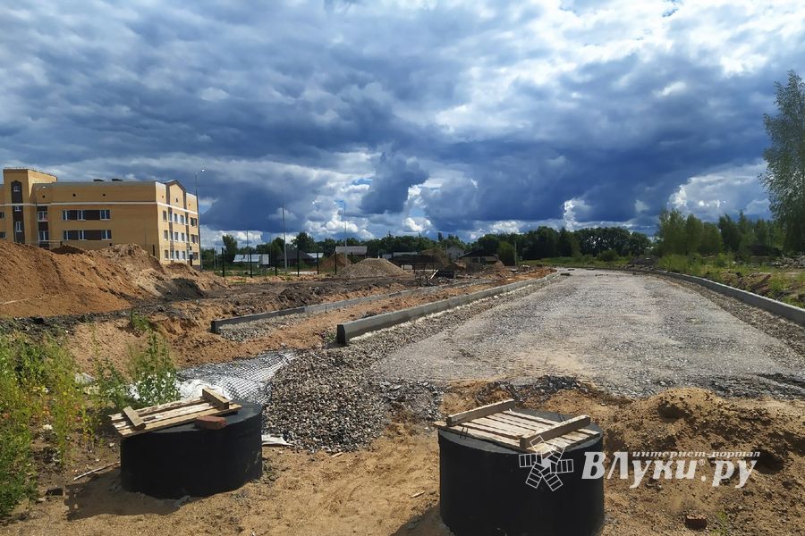 У новой школы на ул. Заслонова идёт ремонт дороги (ФОТО)