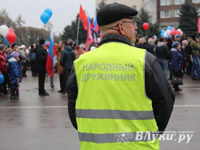 Митинг и праздничные гуляния в Великих Луках (ФОТО)