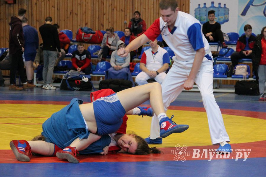 Всероссийские соревнования по самбо проходят в Великих Луках (ФОТО, 0+)