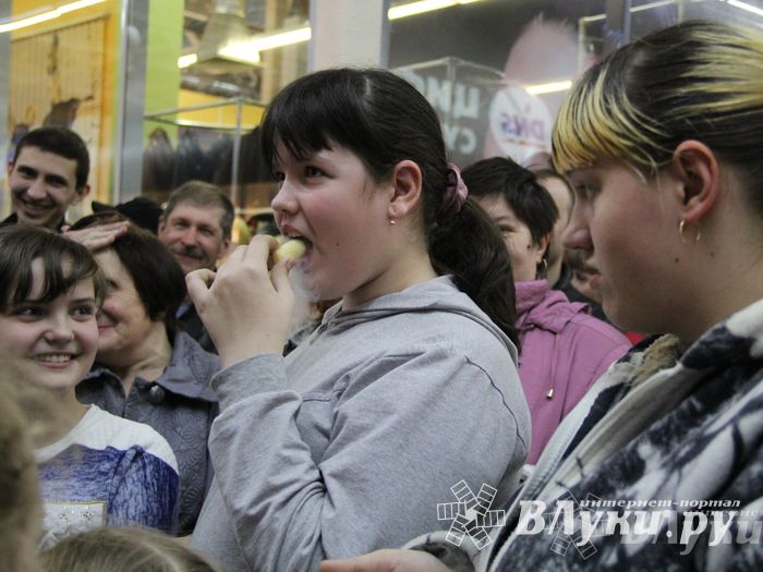 В ТЦ «Апельсин» прошла весенняя ночь распродаж