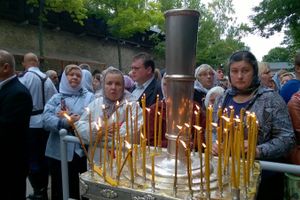 Андрей Турчак вместе с верующими принимает участие в праздновании Успения Пресвятой Богородицы (фото)