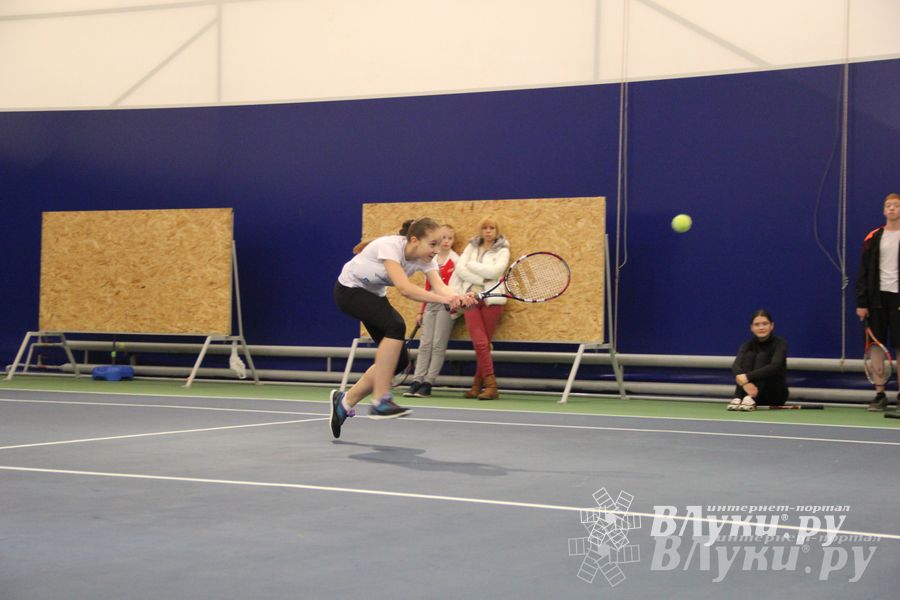 В Великих Луках прошло Первенство по большому теннису (фото)