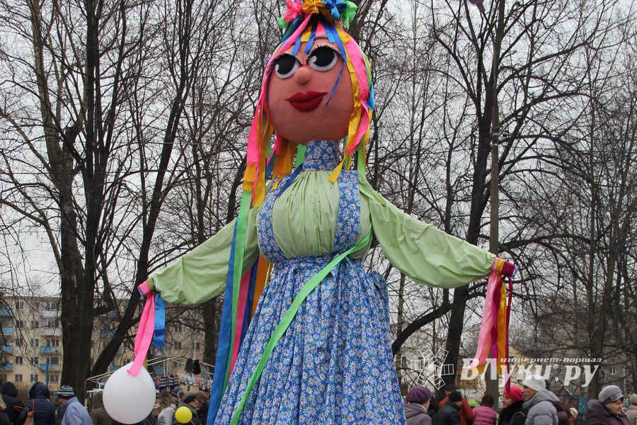 Гуляния широкой великолукской Масленицы