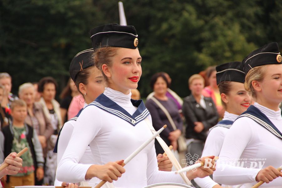 В Великих Луках проходит ​Международный фестиваль-конкурс среди мажореток и барабанщиц (ФОТО)