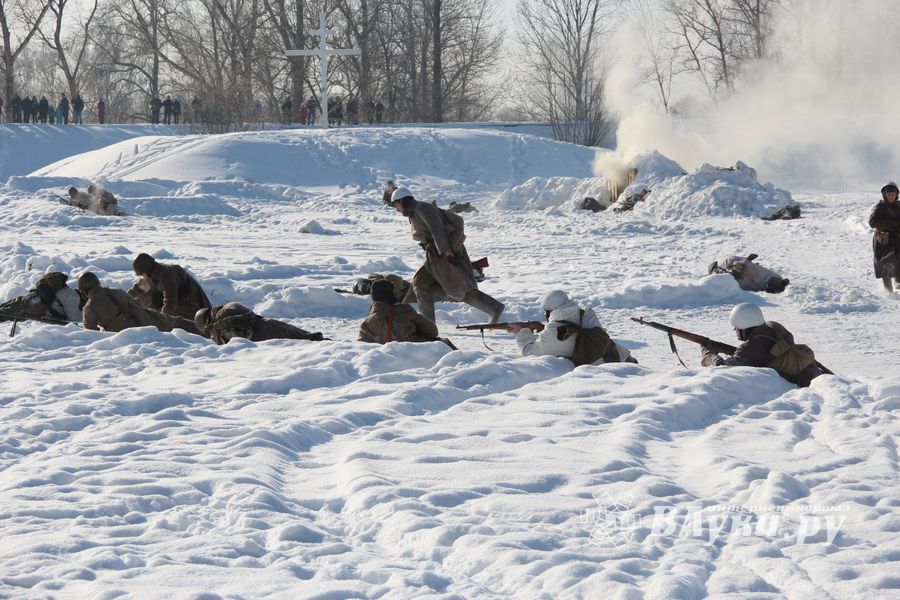 В Великих Луках реконструировали подвиг Александра Матросова (12+)(ФОТО)