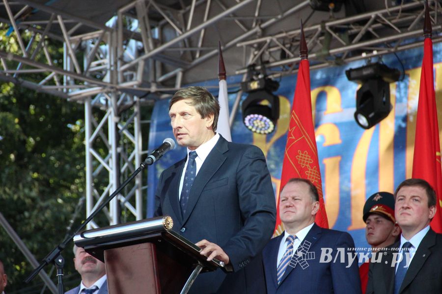 Военный парад в Великих Луках, часть II (ФОТО)