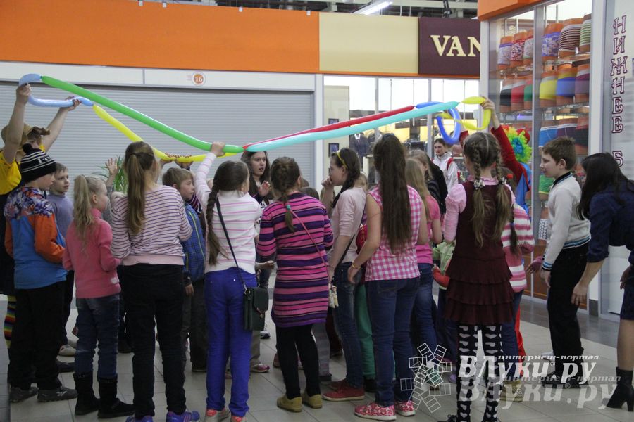 В ТЦ «Апельсин» прошла весенняя ночь распродаж