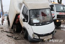 В Великих Луках на Самарском переезде переломилась Газель (ФОТО)