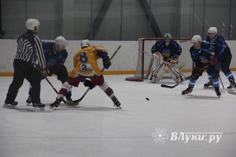 В великолукском «Айсберге» прошли матчи Чемпионата Псковской области по хоккею (ФОТО)