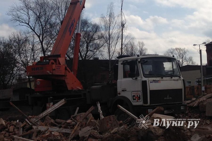 Губернатор осмотрел стройплощадку новой школы на проспекте Гагарина (ФОТО)