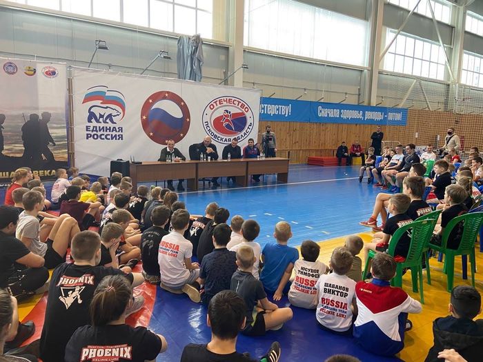 Николай Валуев посетил тренировку великолукских спортсменов (ФОТО)