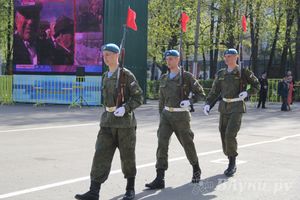 Парад Победы в Великих Луках (фото)