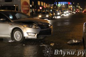 Утреннее ДТП на перекрестке пр-т Октябрьский — ул Л.Толстого (ФОТО)