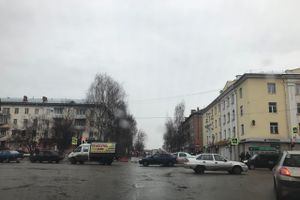 В Великих Луках на Ленина-Дьяконова перекрыли дорогу — город встал (ФОТО)