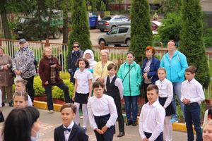 Танцевальный флешмоб в школе№13 в честь окончания начальной школы (ФОТО, ВИДЕО)