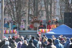 В Великих Луках широко отметили Масленицу (ФОТО)