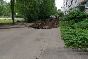 На улице Щорса благоустраивают двор (ФОТО)