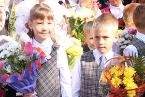 Самую многочисленную школу Великих Лук пополнили 116 первоклассников (ФОТО)